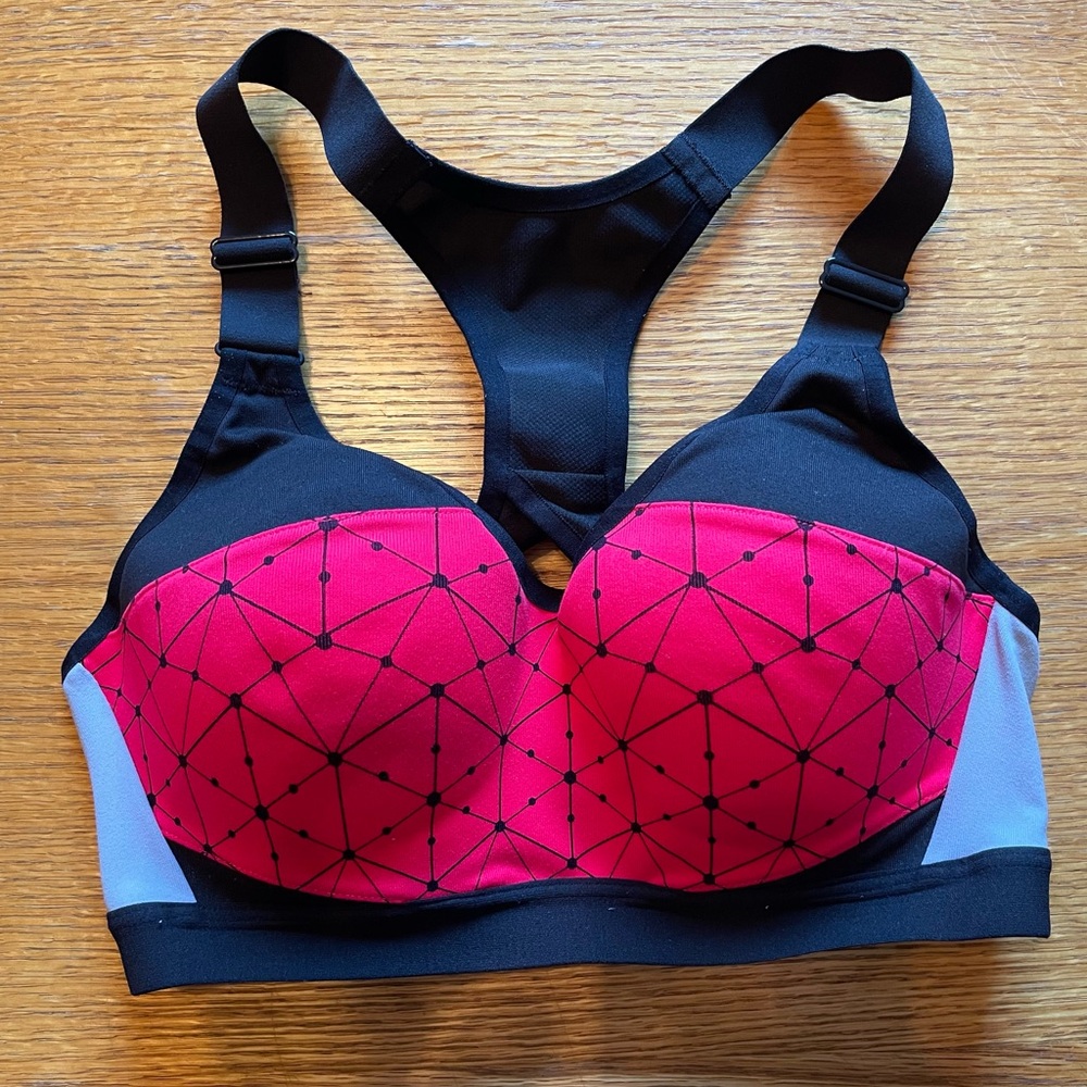 Victoria’s Secret Incredible Sports Bra, Size 32C
